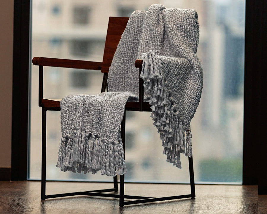 Manta Decorativa em Tricô com Tassel – Estilo Moderno e Aconchegante