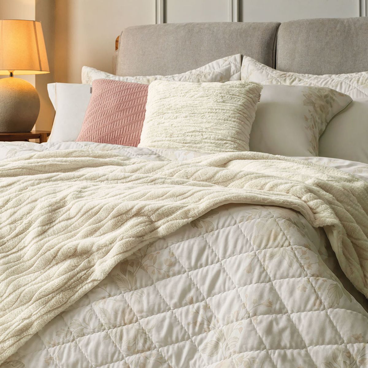 Almofada Montero Decorativa Peluciada Natural – Toque Felpudo