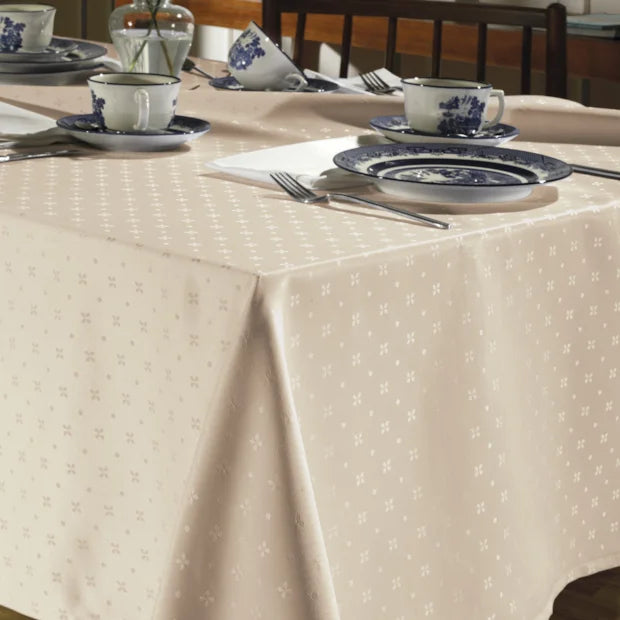 Toalha de Mesa Retangular Requinte 8 Lugares