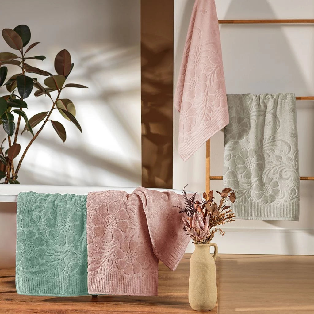 Jogo de Toalhas Flower 4 Peças Fio Penteado 100% Algodão | 420 g/m²